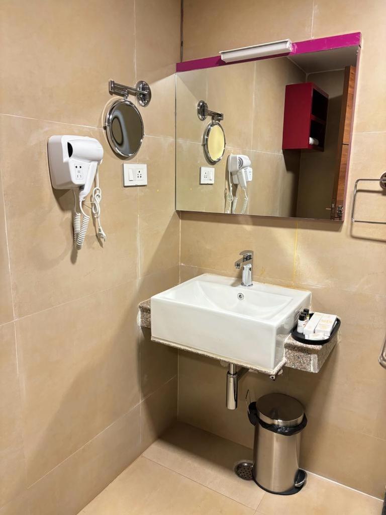 Hotel Golden Orbit Asansol Екстер'єр фото