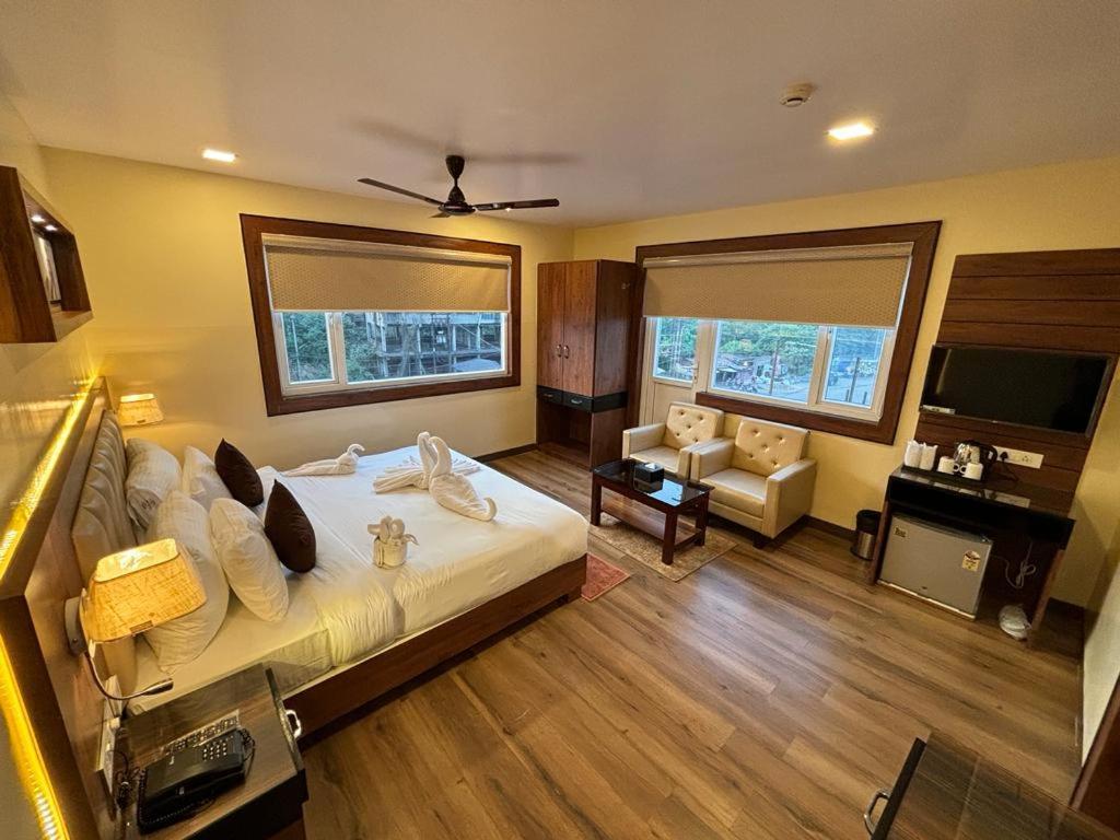Hotel Golden Orbit Asansol Екстер'єр фото